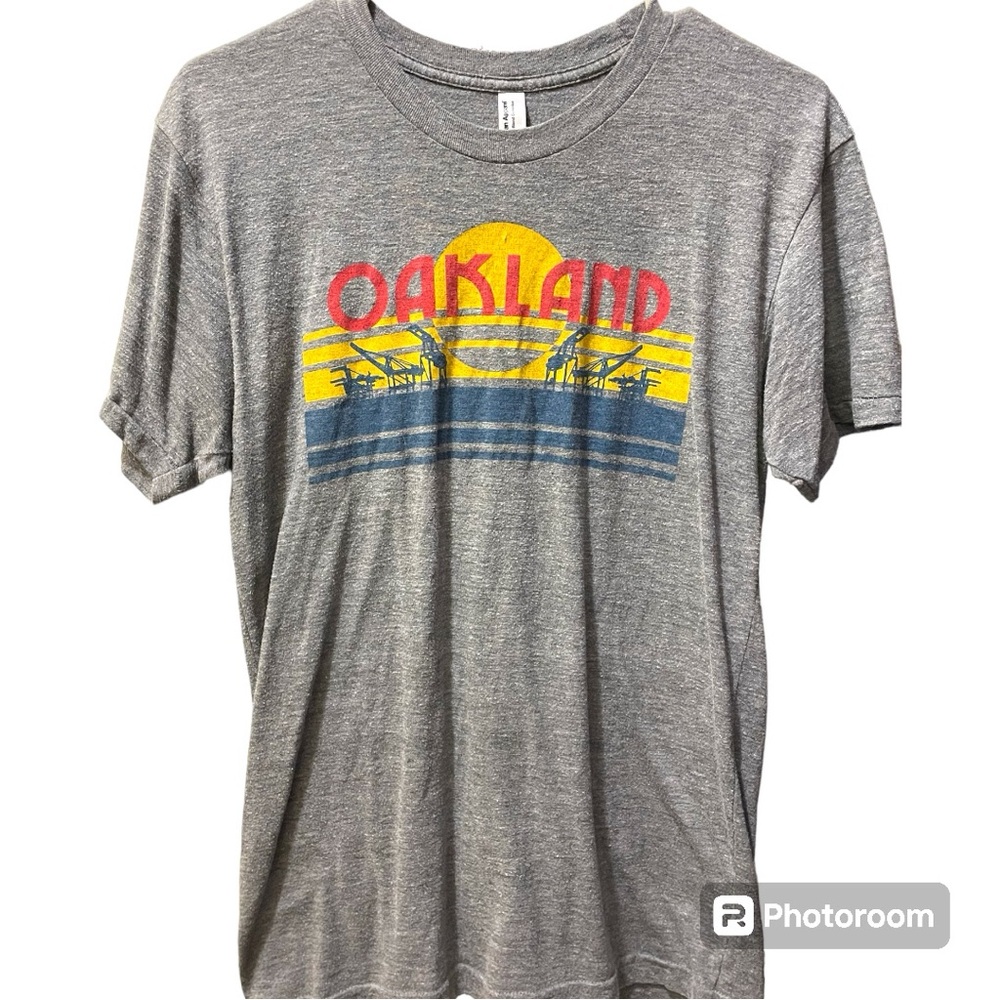 Unisex size M Oaklandish shirt.